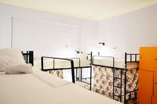 Хостелы Soul Kitchen Тбилиси Кровать в общем номере для мужчин и женщин с 10 кроватями-6